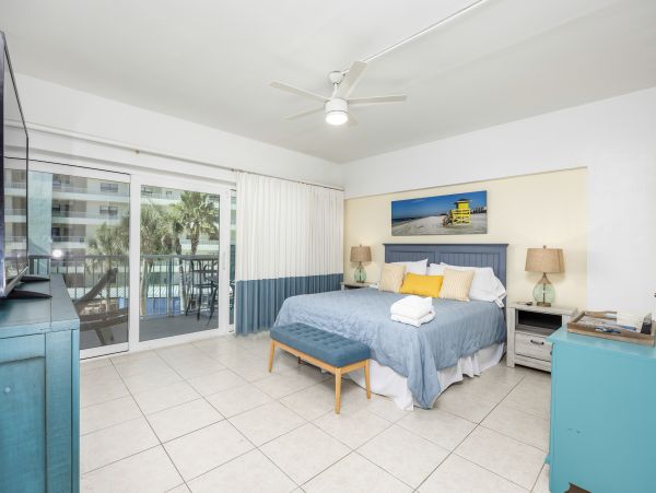 Beachfront Two Bedroom Vacation Rental Condo in Siesta Key