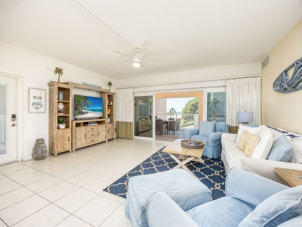 Beachfront Two Bedroom Vacation Rental Condo in Siesta Key