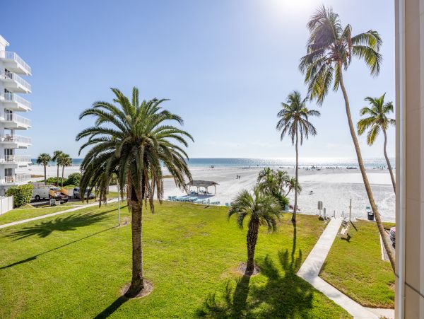Beachfront Two Bedroom Vacation Rental Condo in Siesta Key