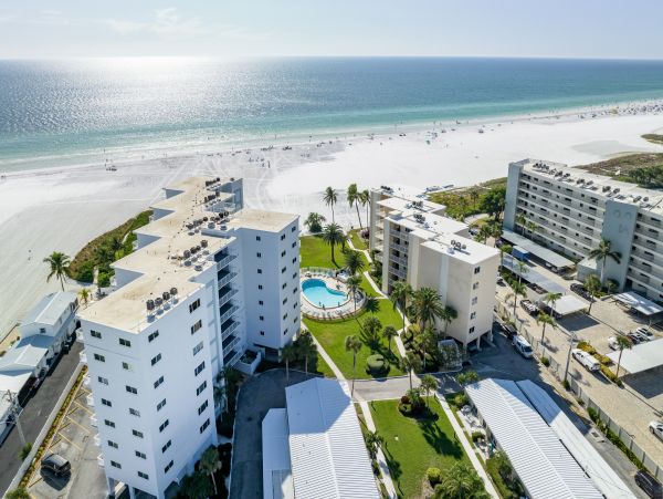Beachfront Two Bedroom Vacation Rental Condo in Siesta Key