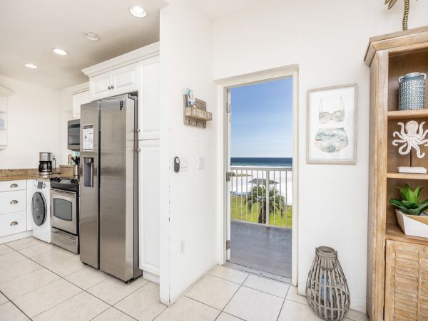 Beachfront Two Bedroom Vacation Rental Condo in Siesta Key