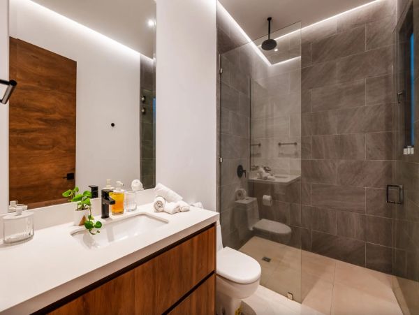 Tamarindo Four Bedroom Posh Vacation Home