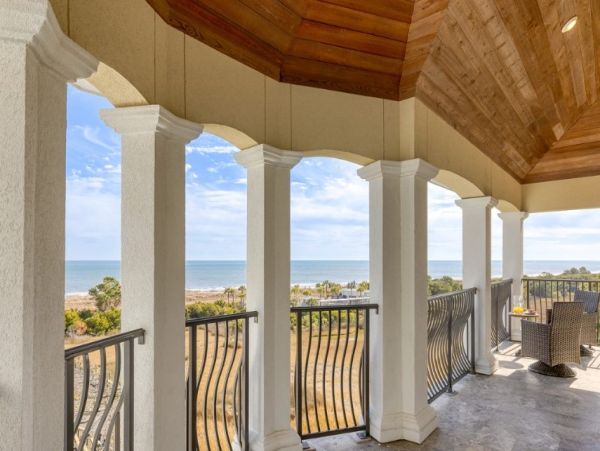 Ten Bedroom Home with Modern Elegance in Hilton Head