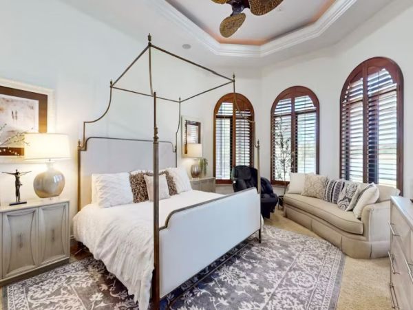 Naples Luxury Four Bedroom Vacation Home with Amazing Views & Pool