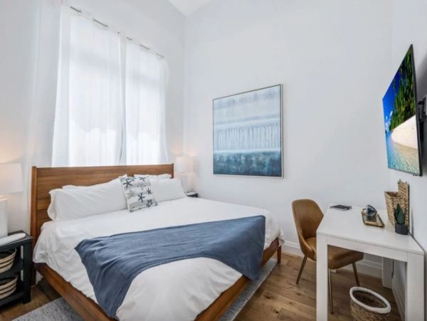 Close to Vanderbilt Beach Four Bedroom Pool Home