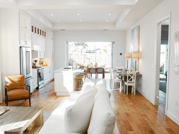 Close to Vanderbilt Beach Four Bedroom Pool Home