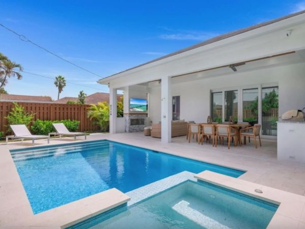 Close to Vanderbilt Beach Four Bedroom Pool Home