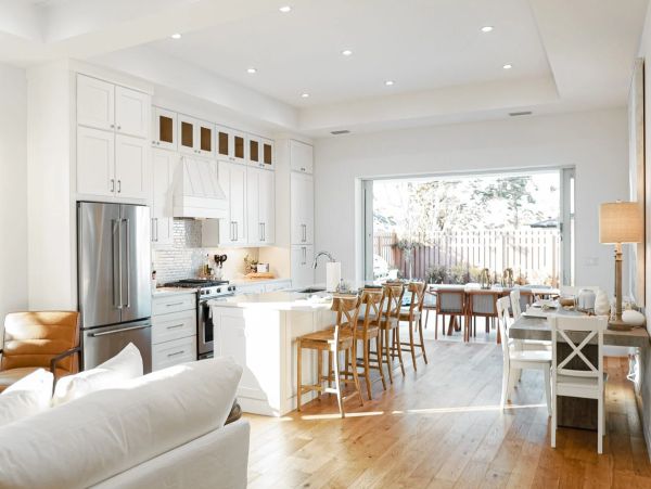 Close to Vanderbilt Beach Four Bedroom Pool Home