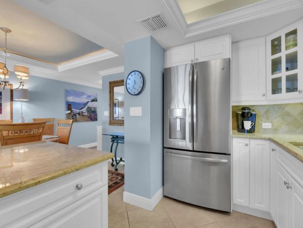 Beachfront Two Bedroom Vacation Condo in Naples