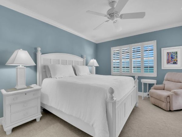 Beachfront Two Bedroom Vacation Condo in Naples
