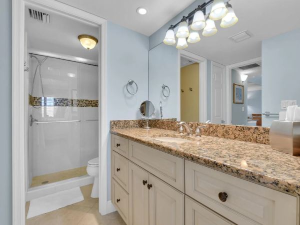 Beachfront Two Bedroom Vacation Condo in Naples