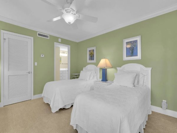 Beachfront Two Bedroom Vacation Condo in Naples