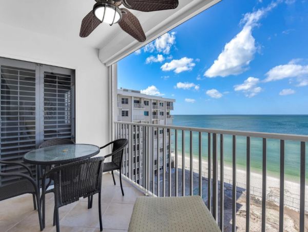 Beachfront Two Bedroom Vacation Condo in Naples