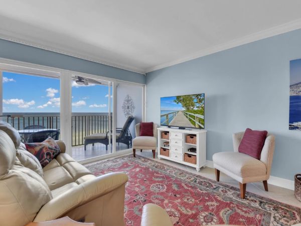 Beachfront Two Bedroom Vacation Condo in Naples