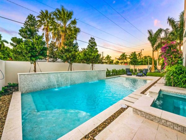 Lido Key Six Bedroom Elegant Retreat
