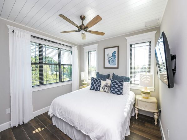 Lido Key Six Bedroom Elegant Retreat