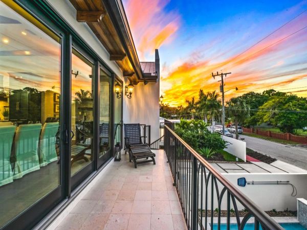 Lido Key Six Bedroom Elegant Retreat