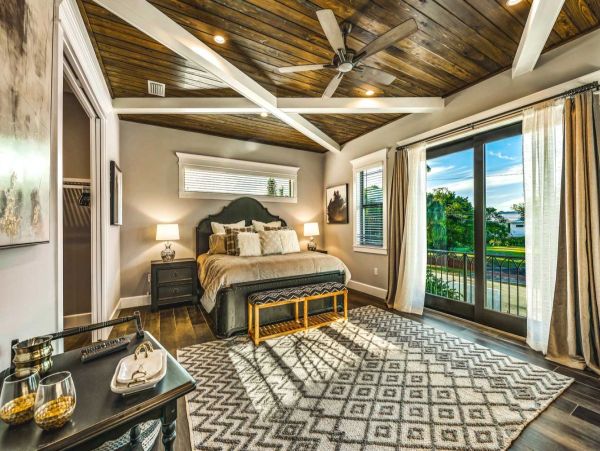 Lido Key Six Bedroom Elegant Retreat