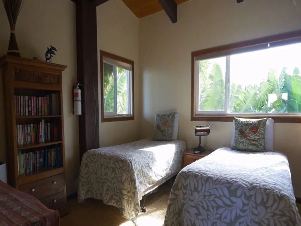 Beachfront Six Bedroom Vacation Home in Kaanapali