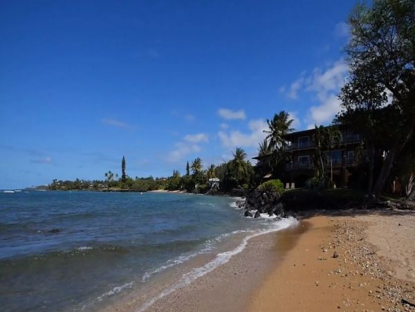 Beachfront Six Bedroom Vacation Home in Kaanapali
