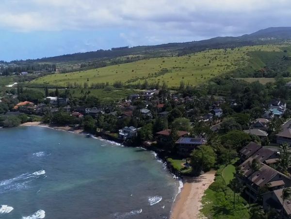 Beachfront Six Bedroom Vacation Home in Kaanapali