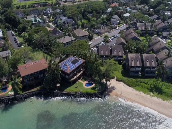 Beachfront Six Bedroom Vacation Home in Kaanapali
