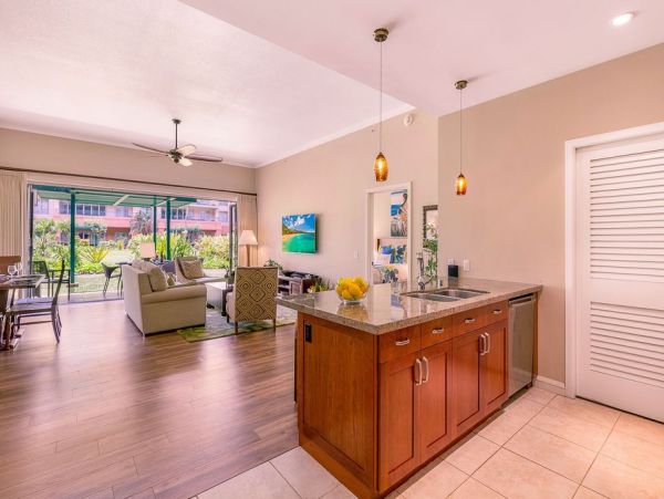 Luxurious Five Bedroom Kaanapali Vacation Residence