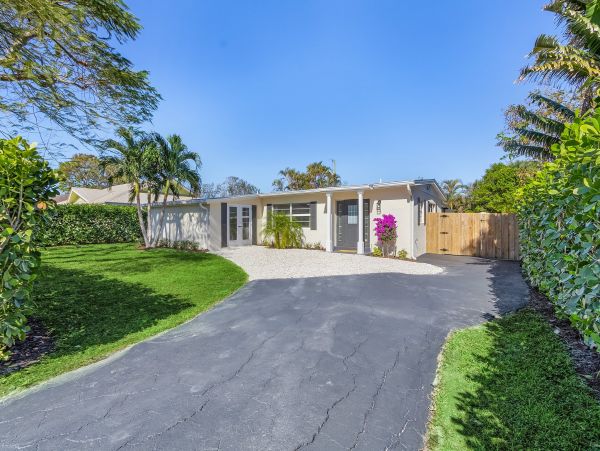 New Arrival One of Naples Most Pretty Rental Homes