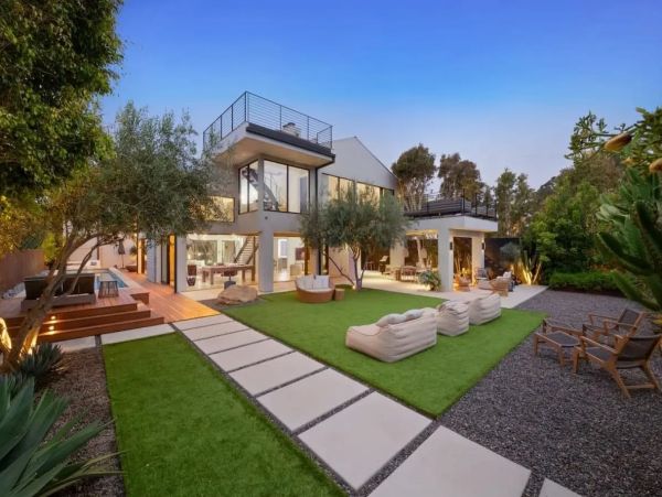 Six Bedroom Beachfront Contemporary Masterpiece in Malibu