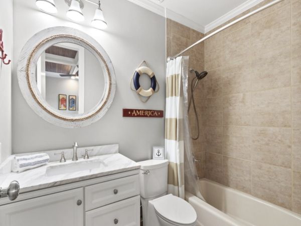 Beachfront Four Bedroom Vacation Condo in Destin