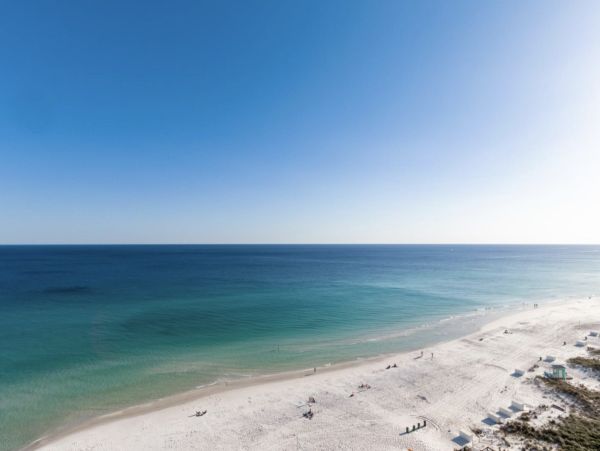 Beachfront Four Bedroom Vacation Condo in Destin