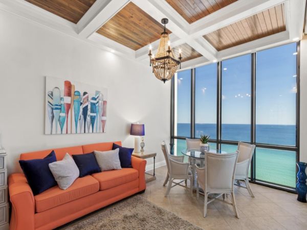 Beachfront Four Bedroom Vacation Condo in Destin