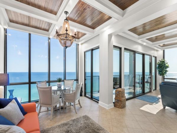 Beachfront Four Bedroom Vacation Condo in Destin