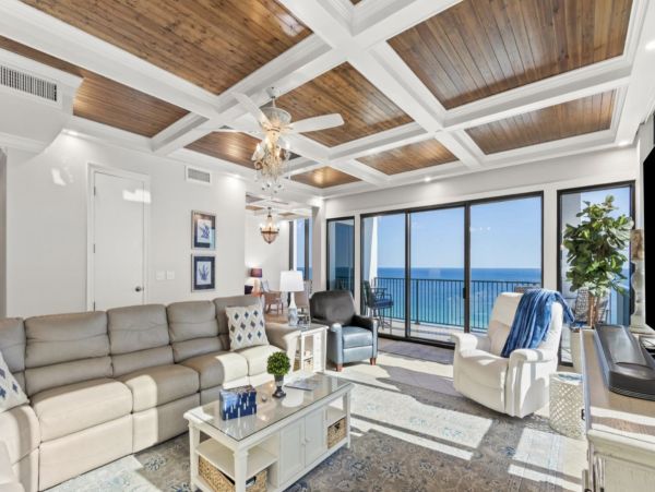 Beachfront Four Bedroom Vacation Condo in Destin