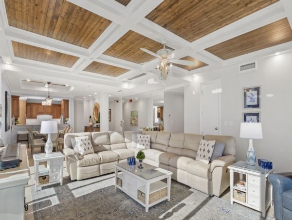 Beachfront Four Bedroom Vacation Condo in Destin