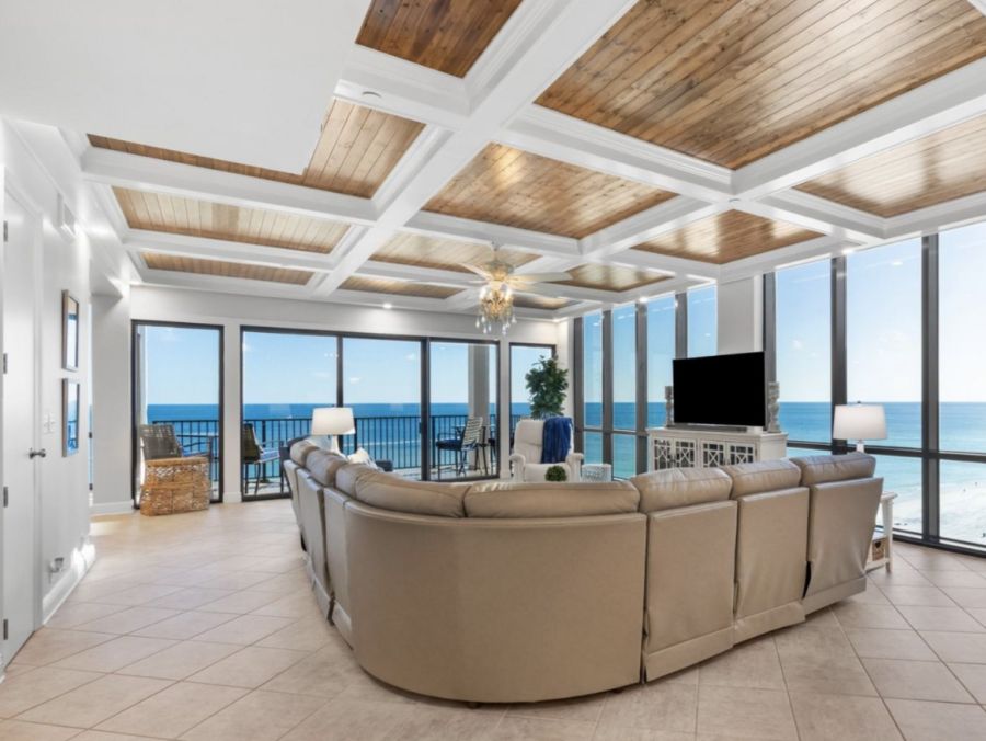 Beachfront Four Bedroom Vacation Condo in Destin
