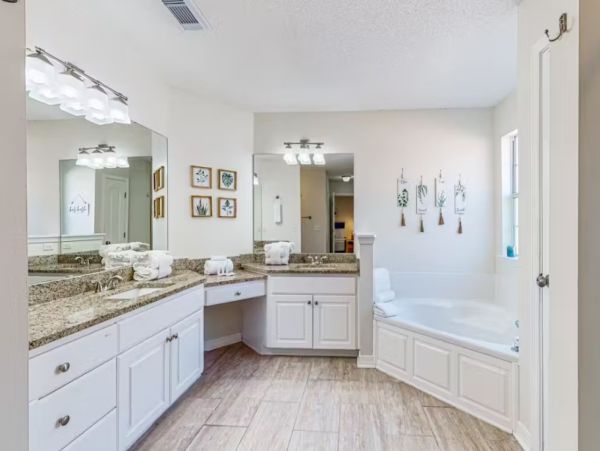 Pensacola Charming Four Bedroom Vacation Home