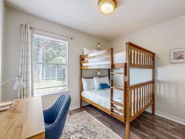 Pensacola Charming Four Bedroom Vacation Home