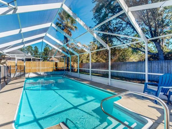 Pensacola Charming Four Bedroom Vacation Home