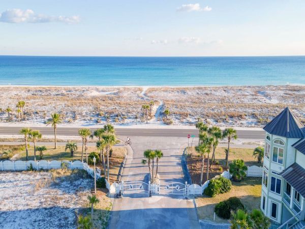Four Bedroom Rental Just Steps from Emerald Green Waters
