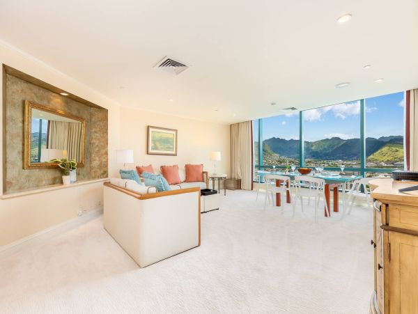 Honolulu Three Bedroom Vacation Rental with Mountain and Ocean Views