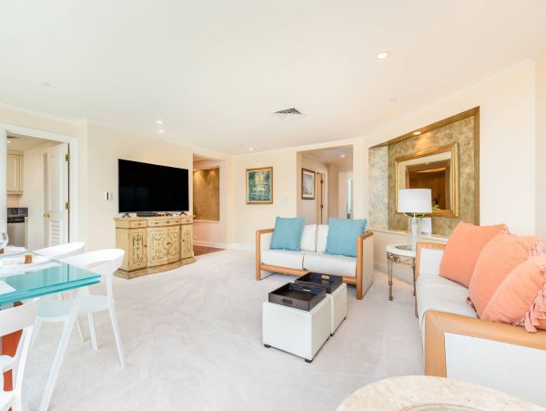 Honolulu Three Bedroom Vacation Rental with Mountain and Ocean Views