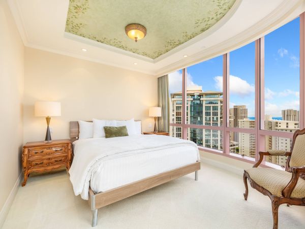Honolulu Three Bedroom Vacation Rental with Mountain and Ocean Views