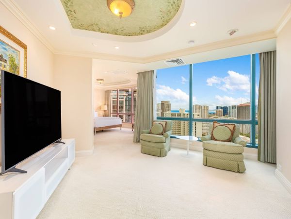 Honolulu Three Bedroom Vacation Rental with Mountain and Ocean Views