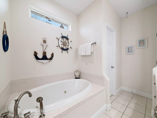 Magnificent Five Bedroom Vacation Home in Perdido Key