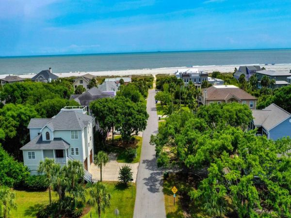 Isle of Palms Five Bedroom Vacation Home Just a Few Steps from the Beach