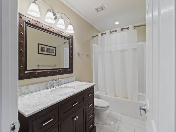 Isle of Palms Five Bedroom Vacation Home Just a Few Steps from the Beach