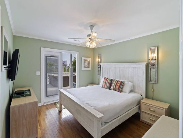 Isle of Palms Five Bedroom Vacation Home Just a Few Steps from the Beach