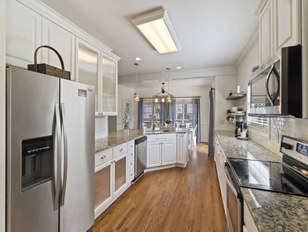 Isle of Palms Five Bedroom Vacation Home Just a Few Steps from the Beach