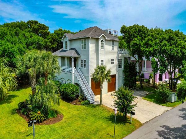 Isle of Palms Five Bedroom Vacation Home Just a Few Steps from the Beach